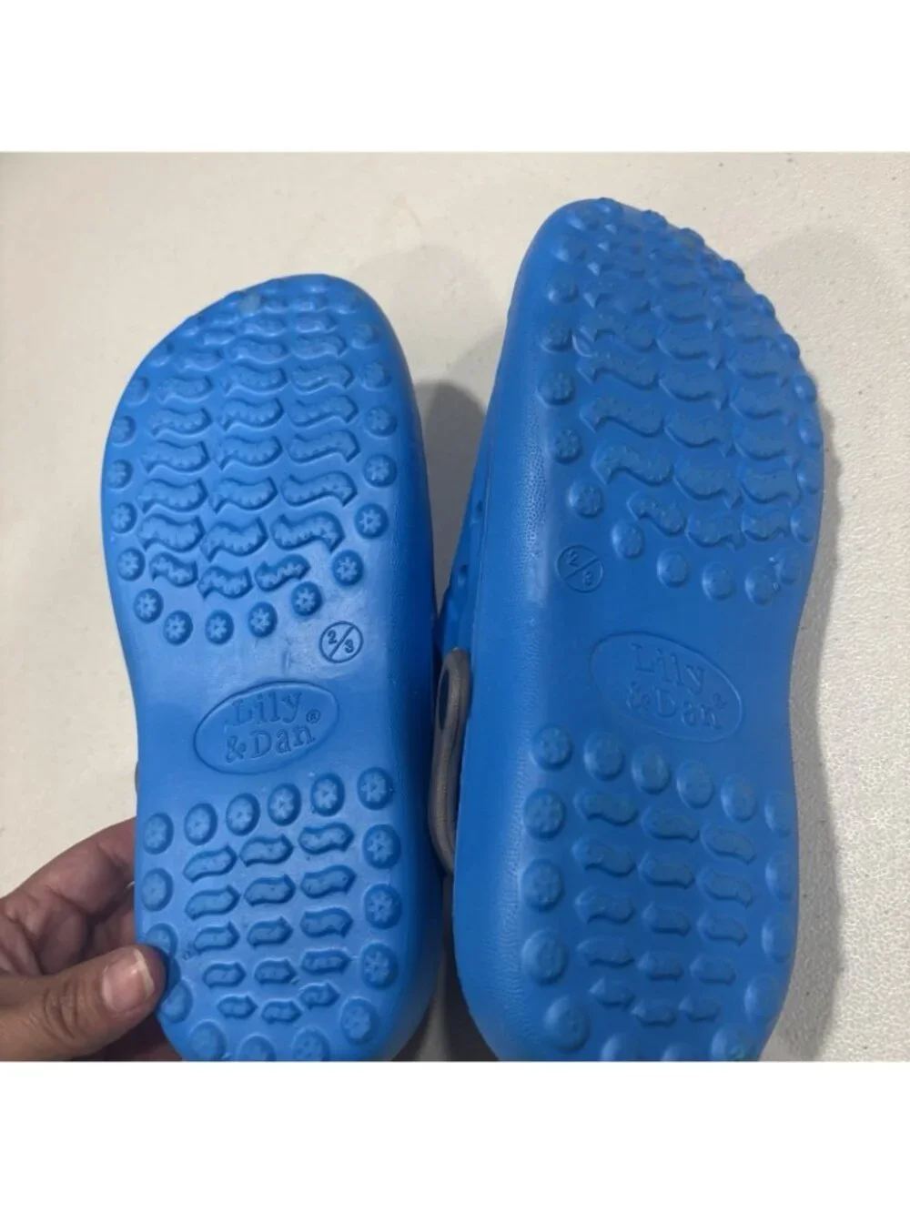 Lily & Dan Unisex Kids Blue/Gray Slip-On Clog Shoes w/ Heel Strap, Logo sz 2/3